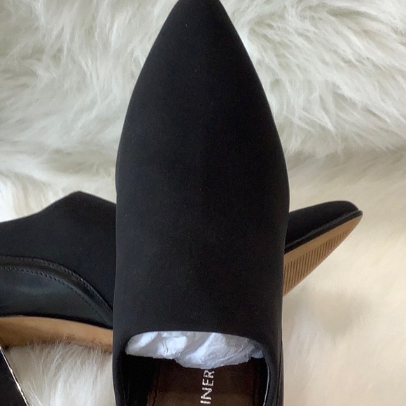 NWOB Donald J Pliner
Tyra Pointed-Toe Ankle Boot - Picture 16 of 16